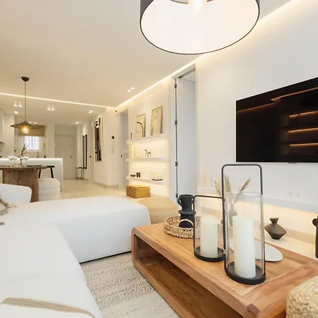 Modern First Floor Apartment, With Private Terrace Garden And Barbecue, In First Line Of Aloha Golf, In Nueva Andalucia 公寓 *