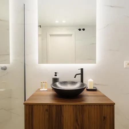 Modern First Floor Apartment, With Private Terrace Garden And Barbecue, In First Line Of Aloha Golf, In Nueva Andalucia 马尔韦利亚