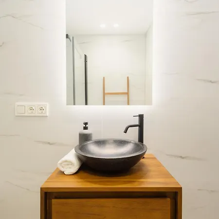 公寓 Modern First Floor Apartment, With Private Terrace Garden And Barbecue, In First Line Of Aloha Golf, In Nueva Andalucia