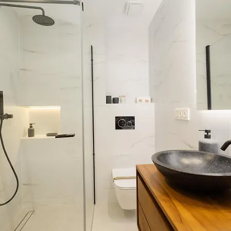 Modern First Floor Apartment, With Private Terrace Garden And Barbecue, In First Line Of Aloha Golf, In Nueva Andalucia * 马尔韦利亚