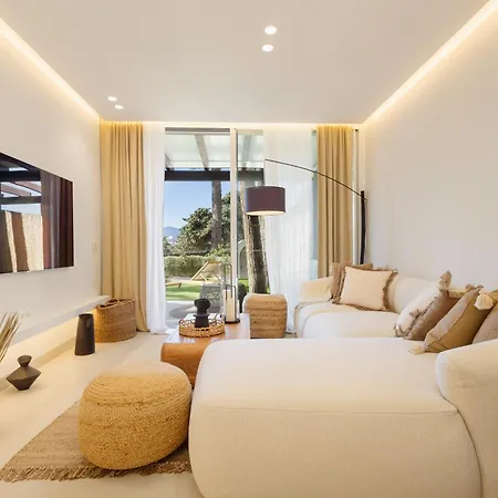 公寓 Modern First Floor Apartment, With Private Terrace Garden And Barbecue, In First Line Of Aloha Golf, In Nueva Andalucia 马尔韦利亚