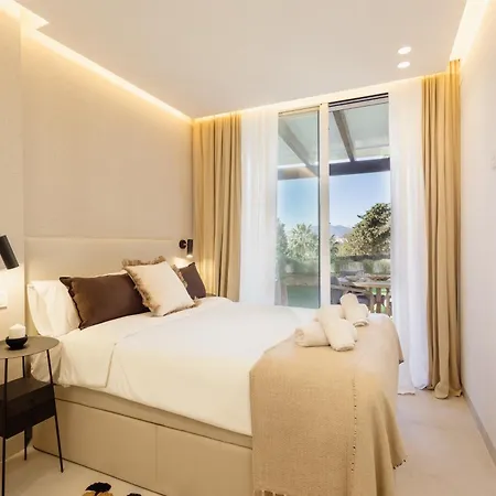 Modern First Floor Apartment, With Private Terrace Garden And Barbecue, In First Line Of Aloha Golf, In Nueva Andalucia 公寓 马尔韦利亚