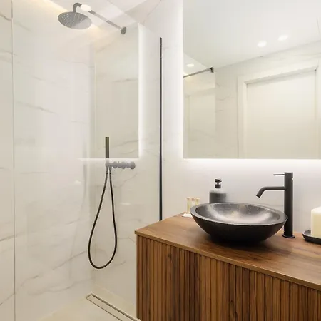 Διαμέρισμα Modern First Floor Apartment, With Private Terrace Garden And Barbecue, In First Line Of Aloha Golf, In Nueva Andalucia