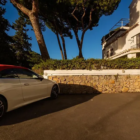 Modern First Floor Apartment, With Private Terrace Garden And Barbecue, In First Line Of Aloha Golf, In Nueva Andalucia *