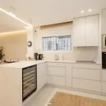 Apartment Modern First Floor Apartment, With Private Terrace Garden And Barbecue, In First Line Of Aloha Golf, In Nueva Andalucia Marbella