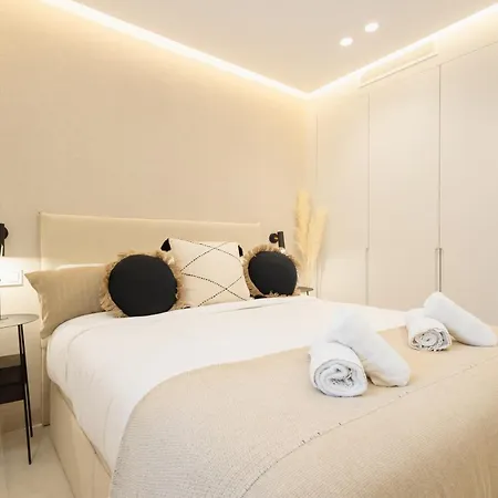 Modern First Floor Apartment, With Private Terrace Garden And Barbecue, In First Line Of Aloha Golf, In Nueva Andalucia Apartman *