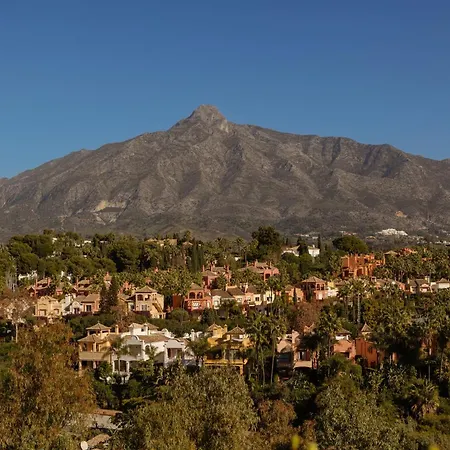 Modern First Floor Apartment, With Private Terrace Garden And Barbecue, In First Line Of Aloha Golf, In Nueva Andalucia Apartment Marbella