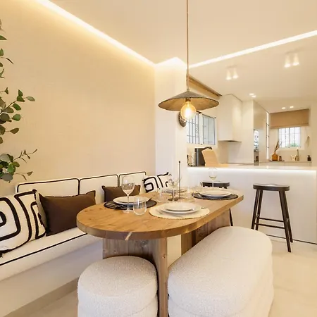 Modern First Floor Apartment, With Private Terrace Garden And Barbecue, In First Line Of Aloha Golf, In Nueva Andalucia