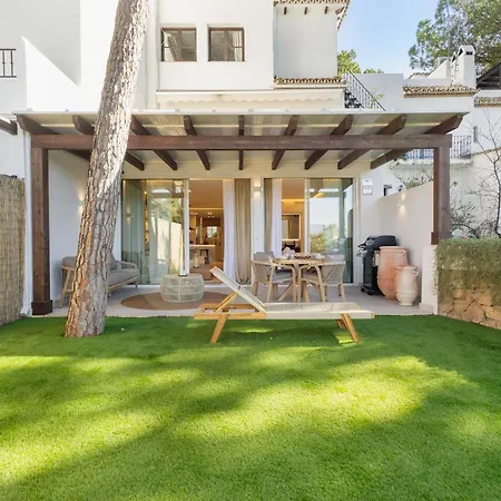 Modern First Floor Apartment, With Private Terrace Garden And Barbecue, In First Line Of Aloha Golf, In Nueva Andalucia * Marbella