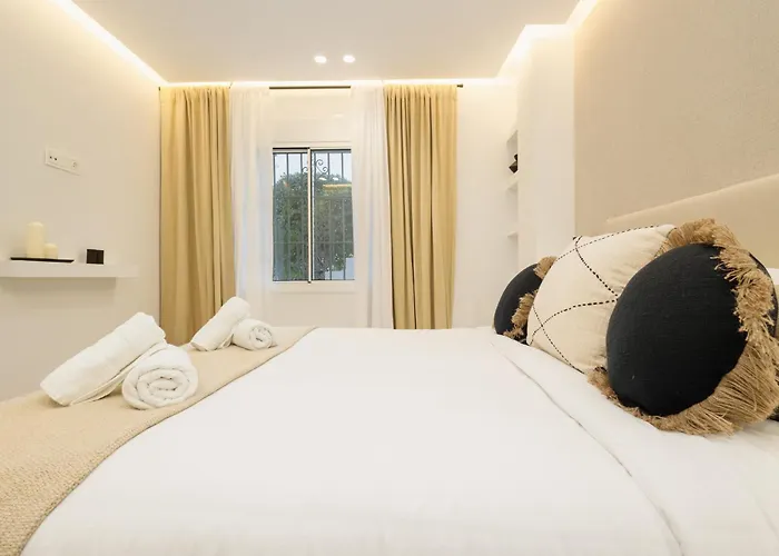 Modern First Floor Apartment, With Private Terrace Garden And Barbecue, In First Line Of Aloha Golf, In Nueva Andalucia Apartment *
