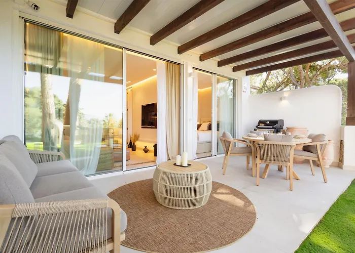 Modern First Floor Apartment, With Private Terrace Garden And Barbecue, In First Line Of Aloha Golf, In Nueva Andalucia