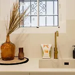 Modern First Floor Apartment, With Private Terrace Garden And Barbecue, In First Line Of Aloha Golf, In Nueva Andalucia Apartmán