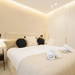 Modern First Floor Apartment, With Private Terrace Garden And Barbecue, In First Line Of Aloha Golf, In Nueva Andalucia Apartmán *