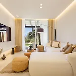 Apartmán Modern First Floor Apartment, With Private Terrace Garden And Barbecue, In First Line Of Aloha Golf, In Nueva Andalucia Marbella