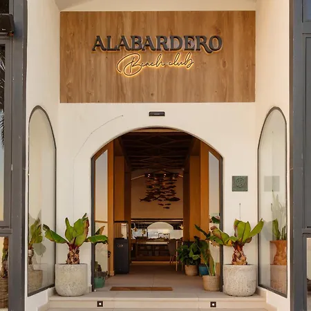 Modern First Floor Apartment, With Private Terrace Garden And Barbecue, In First Line Of Aloha Golf, In Nueva Andalucia Daire