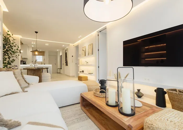 Modern First Floor Apartment, With Private Terrace Garden And Barbecue, In First Line Of Aloha Golf, In Nueva Andalucia Daire *