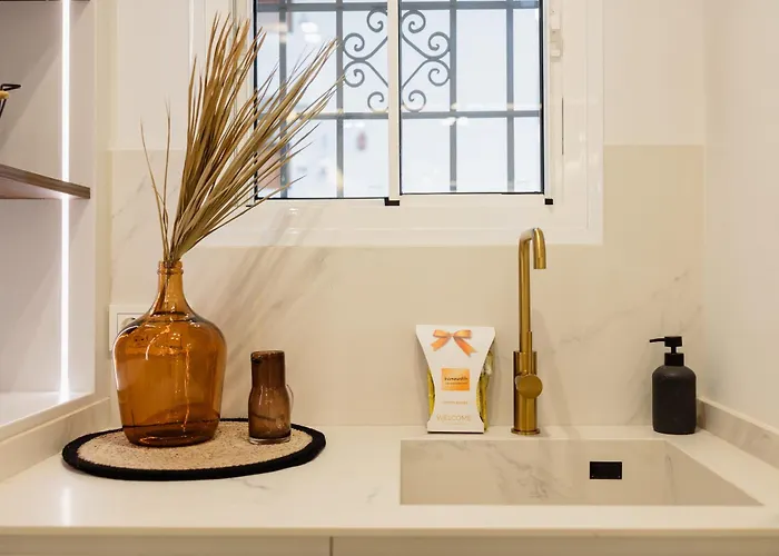 Modern First Floor Apartment, With Private Terrace Garden And Barbecue, In First Line Of Aloha Golf, In Nueva Andalucia Daire