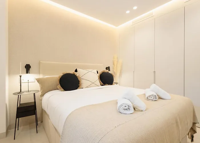 Modern First Floor Apartment, With Private Terrace Garden And Barbecue, In First Line Of Aloha Golf, In Nueva Andalucia Daire *