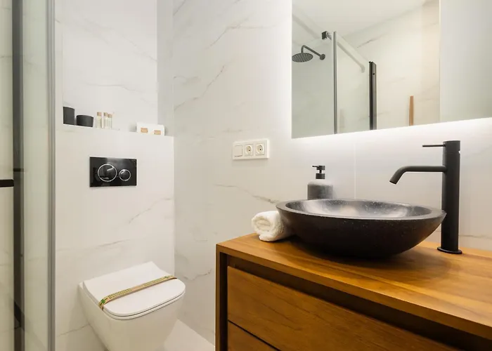 Daire Modern First Floor Apartment, With Private Terrace Garden And Barbecue, In First Line Of Aloha Golf, In Nueva Andalucia Marbella