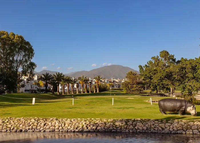 Daire Modern First Floor Apartment, With Private Terrace Garden And Barbecue, In First Line Of Aloha Golf, In Nueva Andalucia Marbella