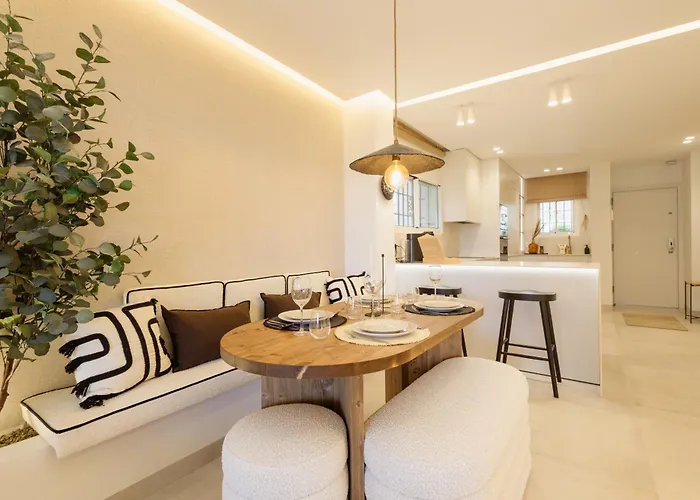 Modern First Floor Apartment, With Private Terrace Garden And Barbecue, In First Line Of Aloha Golf, In Nueva Andalucia