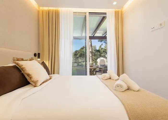 Modern First Floor Apartment, With Private Terrace Garden And Barbecue, In First Line Of Aloha Golf, In Nueva Andalucia Daire Marbella